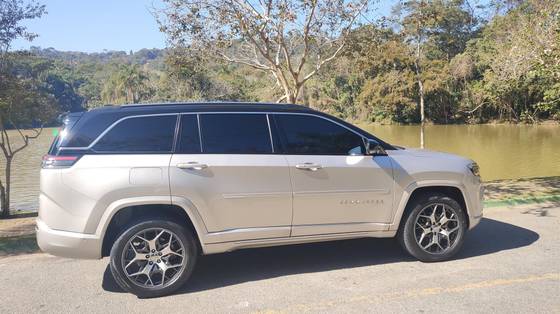 JEEP COMMANDER 2.0 TD380 TURBO DIESEL OVERLAND AT9